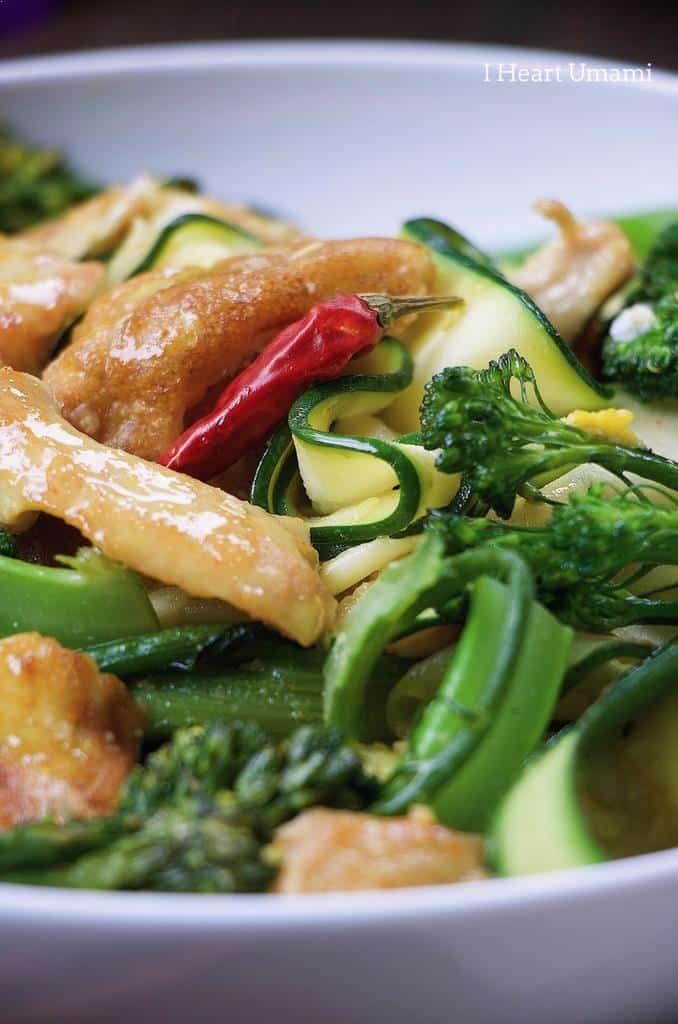 Low carb Thai-inspired noodle recipe Paleo Pad See Ew stir-fry with chicken and broccoli