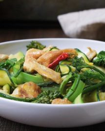 Low carb Thai-inspired noodle recipe Paleo Pad See Ew stir-fry with chicken and broccoli