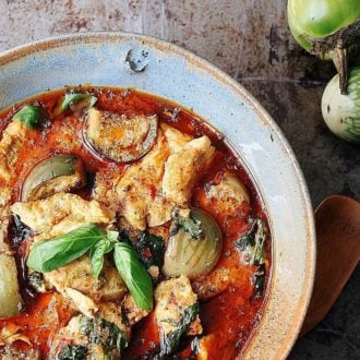 Paleo Semi-Homemade Red Curry Chicken. Whole30 Curry Chicken. Paleo Thai food. Paleo Asian food.