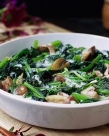 Paleo Creamed Spinach. Creamy and delicious Paleo spinach/vegetable side dish. Low carb recipe. Dairy free. Gluten free. IHeartUmami.com