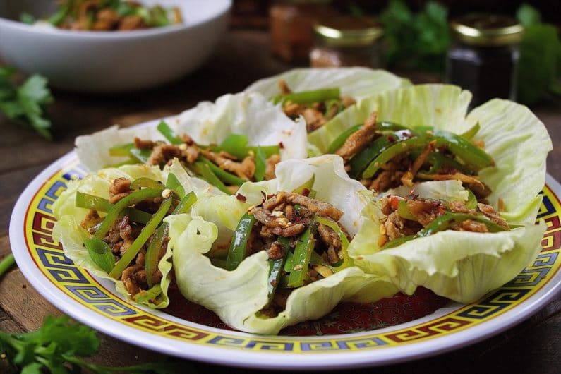 Paleo Chinese Spicy Pepper Pork Lettuce Wraps. Thin sliced pepper pork wrapped in iced crunchy lettuce wraps in Chinese spicy chili sauce. Paleo Chinese food. Paleo Asian food. IHeartUmami.com