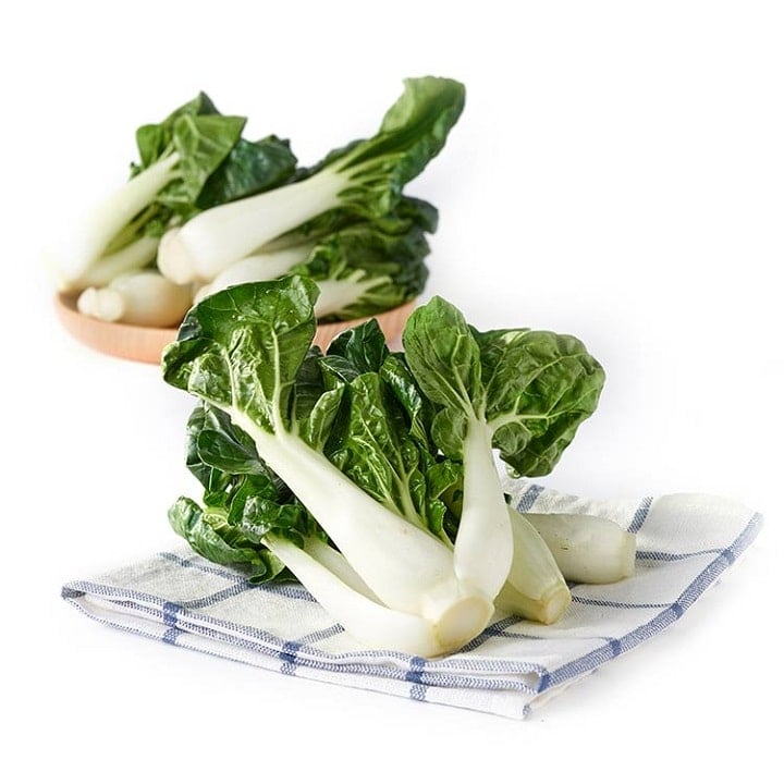 This is a photo shows regular bok choy that's different from Shanghai bok choy. 