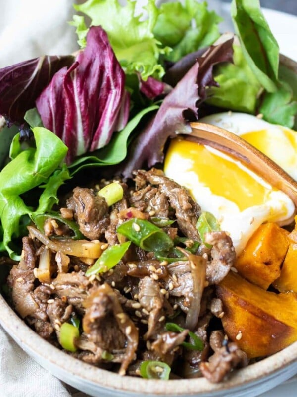 Easy Whole30 Korean Beef Bowl with savory and sweet bulgogi sauce. Easy to make and great for meal prep!