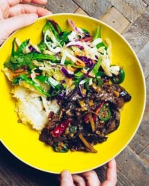 Paleo Hunan Beef Stir-Fry recipe with Paleo stir-fry sauce is low carb, Whole30, Keto, and Gluten-Free from I Heart Umami.
