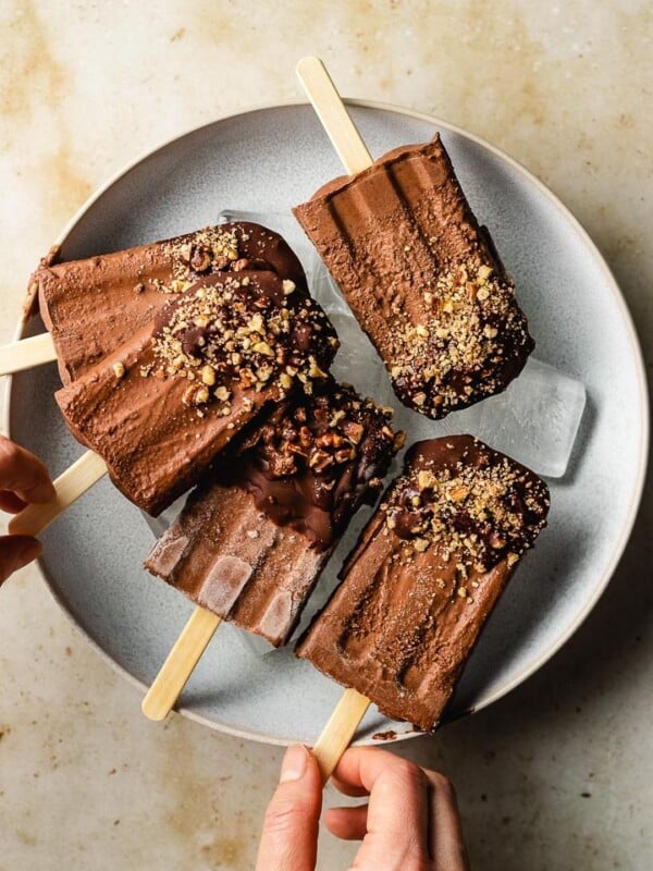 Paleo homemade dairy-free fudge popsicle recipes is keto and low carb from I Heart Umami.