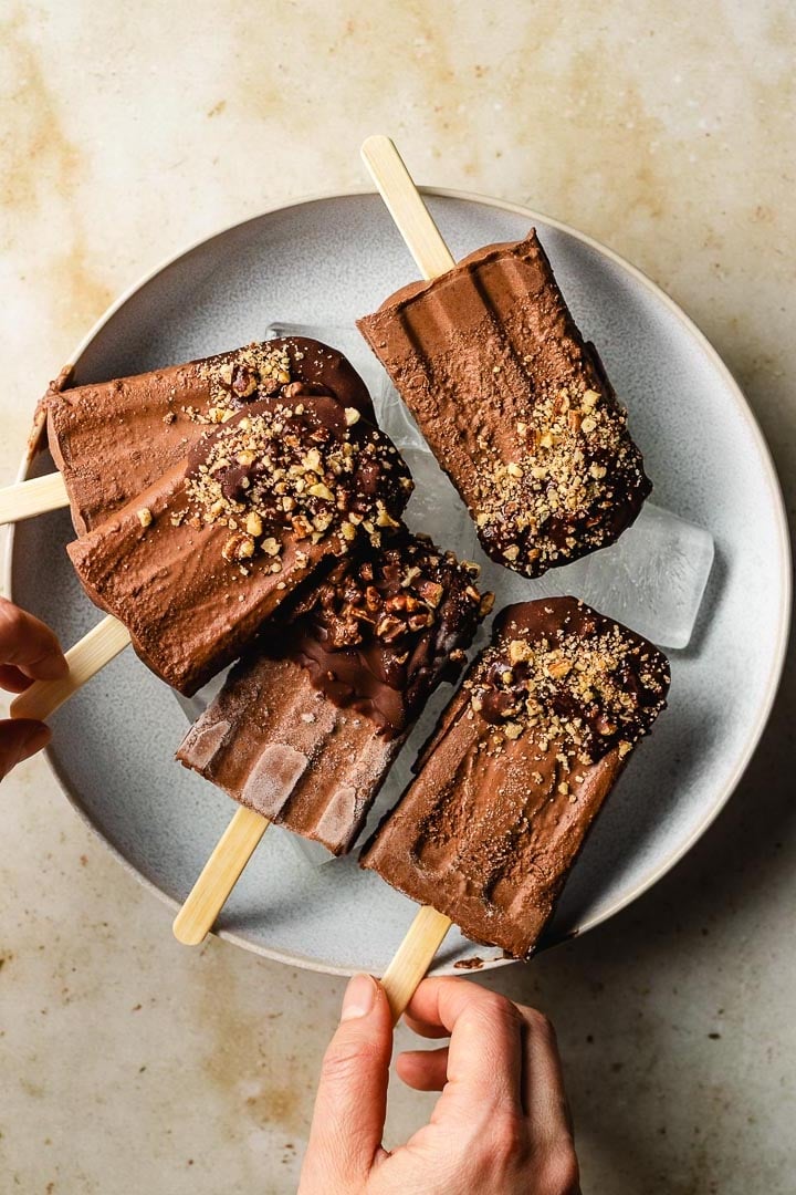 Paleo homemade dairy-free fudge popsicle recipes is keto and low carb from I Heart Umami.