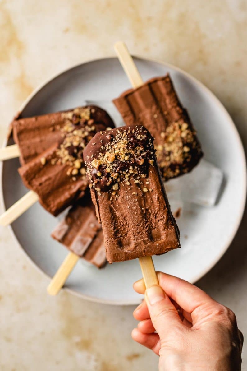 Paleo homemade dairy-free fudge popsicle recipes is keto and low carb from I Heart Umami.