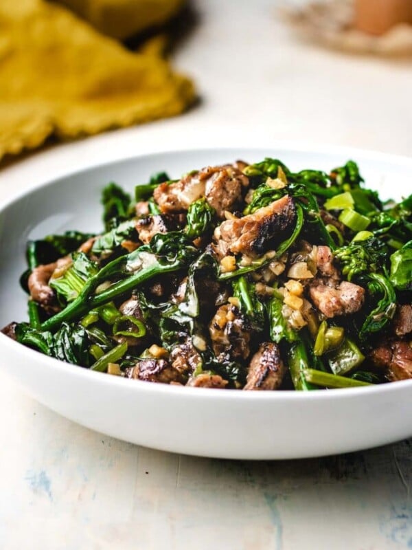 Paleo beef stir-fry in oyster sauce with yu choy vegetable is gluten-free, keto, and Whole30.