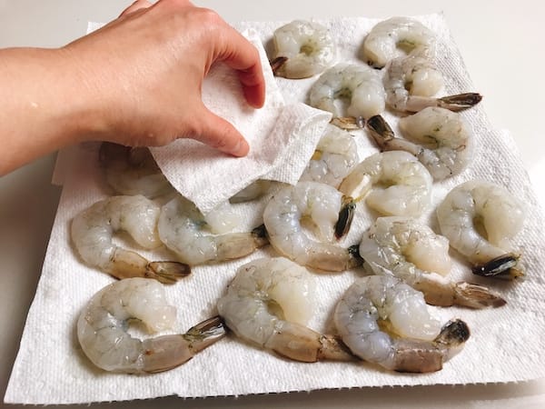 Pat the shrimp dry