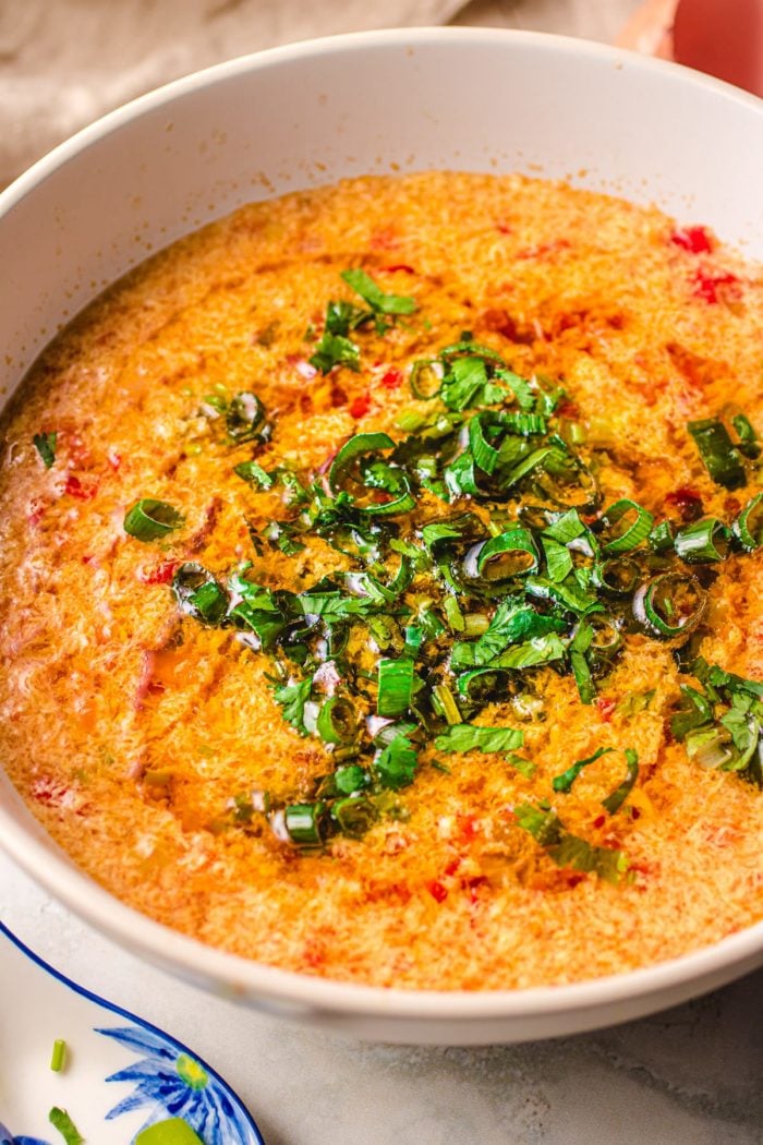 Soupe facile aux œufs avec Umami au cœur de tomate