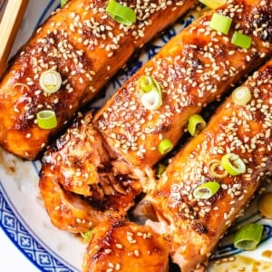 A keto air fryer teriyaki salmon feature photo