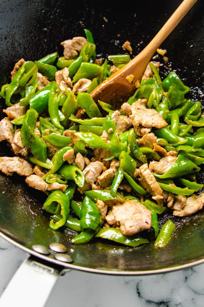 Photo shows stir fry the ingredients in a wok