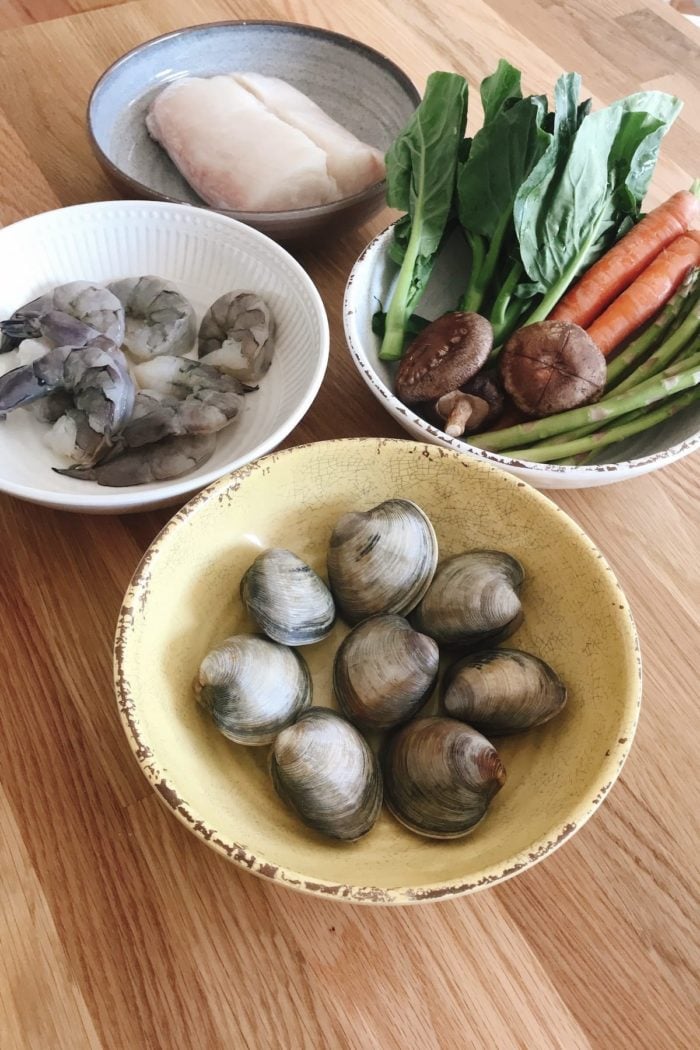 Prepare the ingredients for dim sum baskets