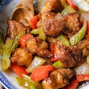 cubed chicken breasts with black pepper sauce served in a plate