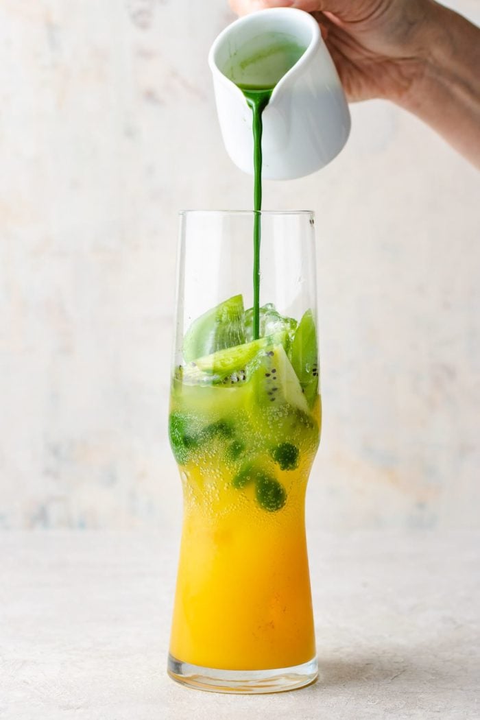 Pour the matcha tea into the glass on top of the mango juice