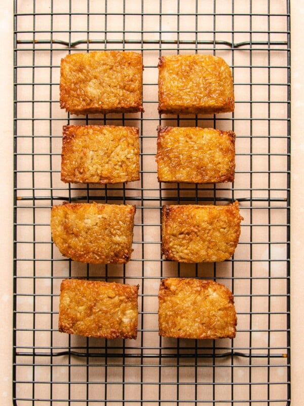 Photo shows 8 pieces of crispy crunchy rice sushi cakes resting on a cooling rack.