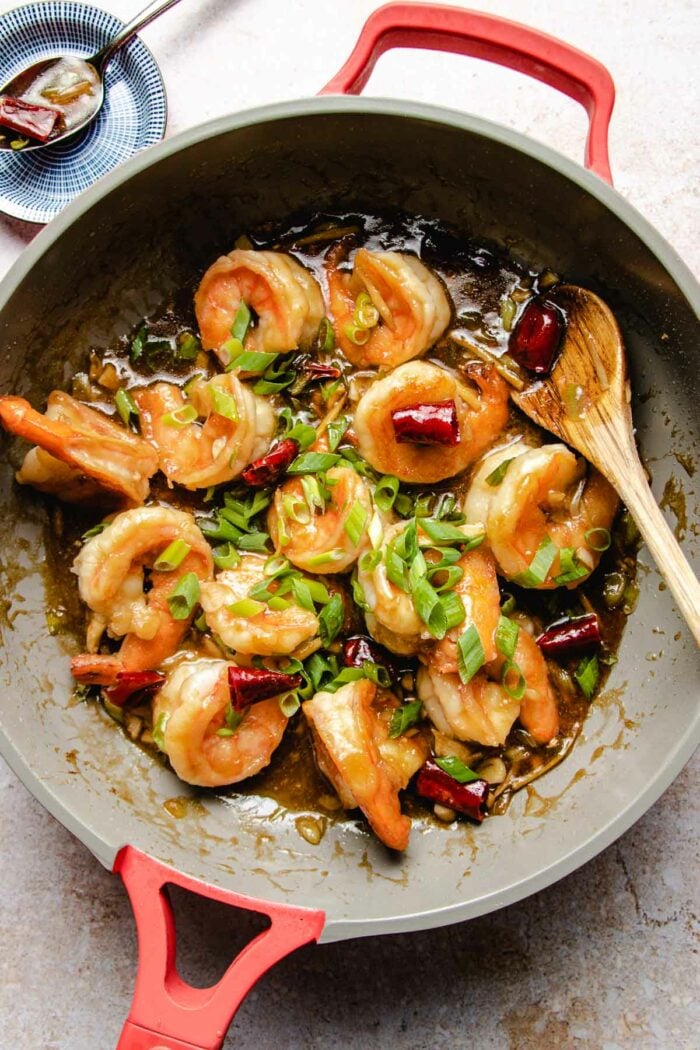 General shrimp stir-fried with sauce in one pan