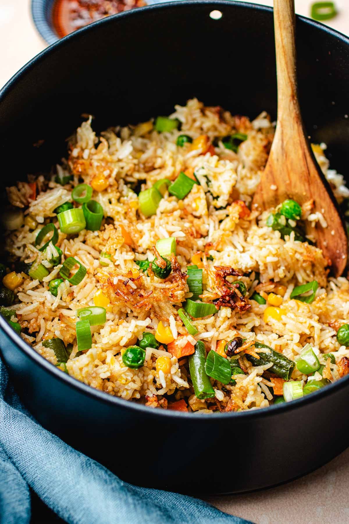 A side close feature shows perfectly air fried fried rice with frozen vegetables cooked to golden brown crisp