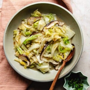 Recipe image shows Chinese cabbage sauteed with shiitake and served in a light gray color plate.