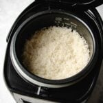 Recipe image shows glutinous sweet rice cooked in a rice cooker.