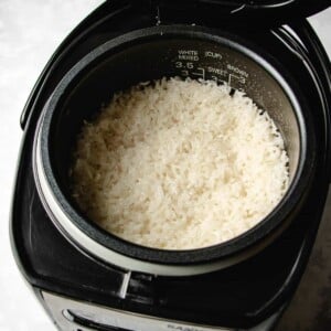 Feature image shows sticky rice made in a rice cooker.