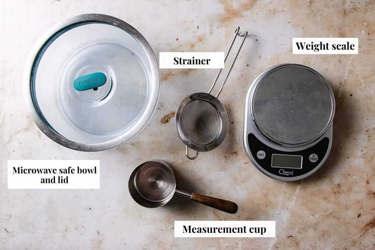 Photo shows tools used to microwave sticky rice.