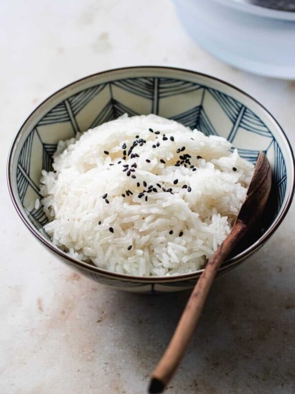 Feature image shows sticky rice made in a microwave.