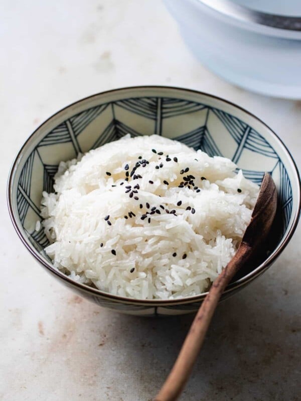 Feature image shows sticky rice made in a microwave.