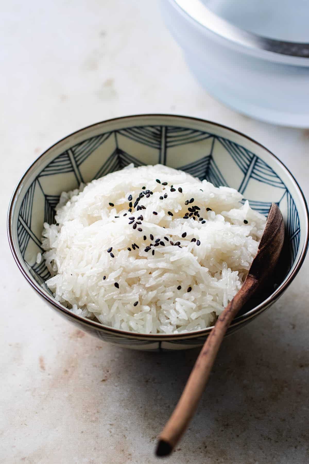 Feature image shows sticky rice made in a microwave.