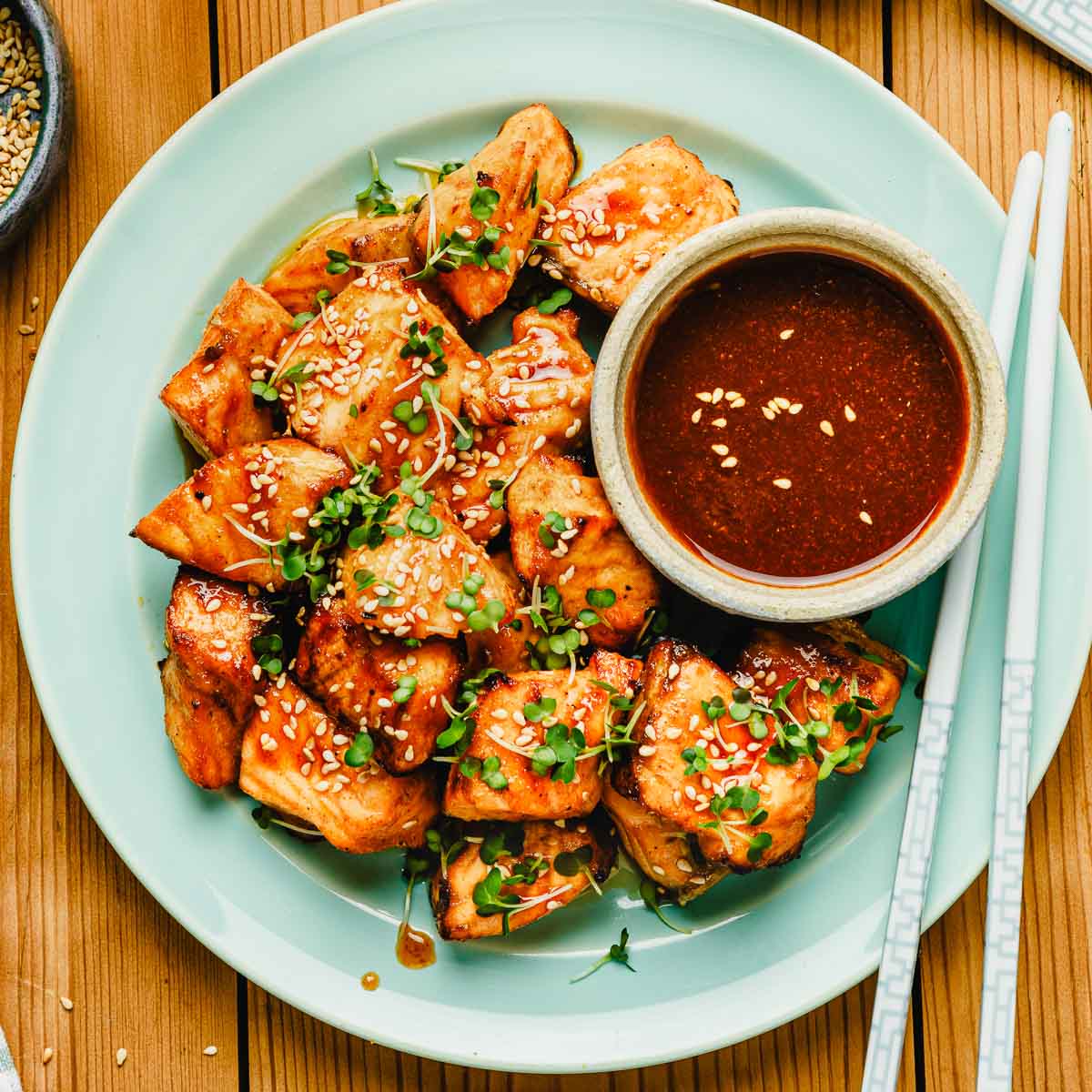 スクイーズ　サニーズキッチン　フライドチキン　和風旨味だし Honey Sriracha Salmon Bites (air fry or bake) | I Heart Umami®