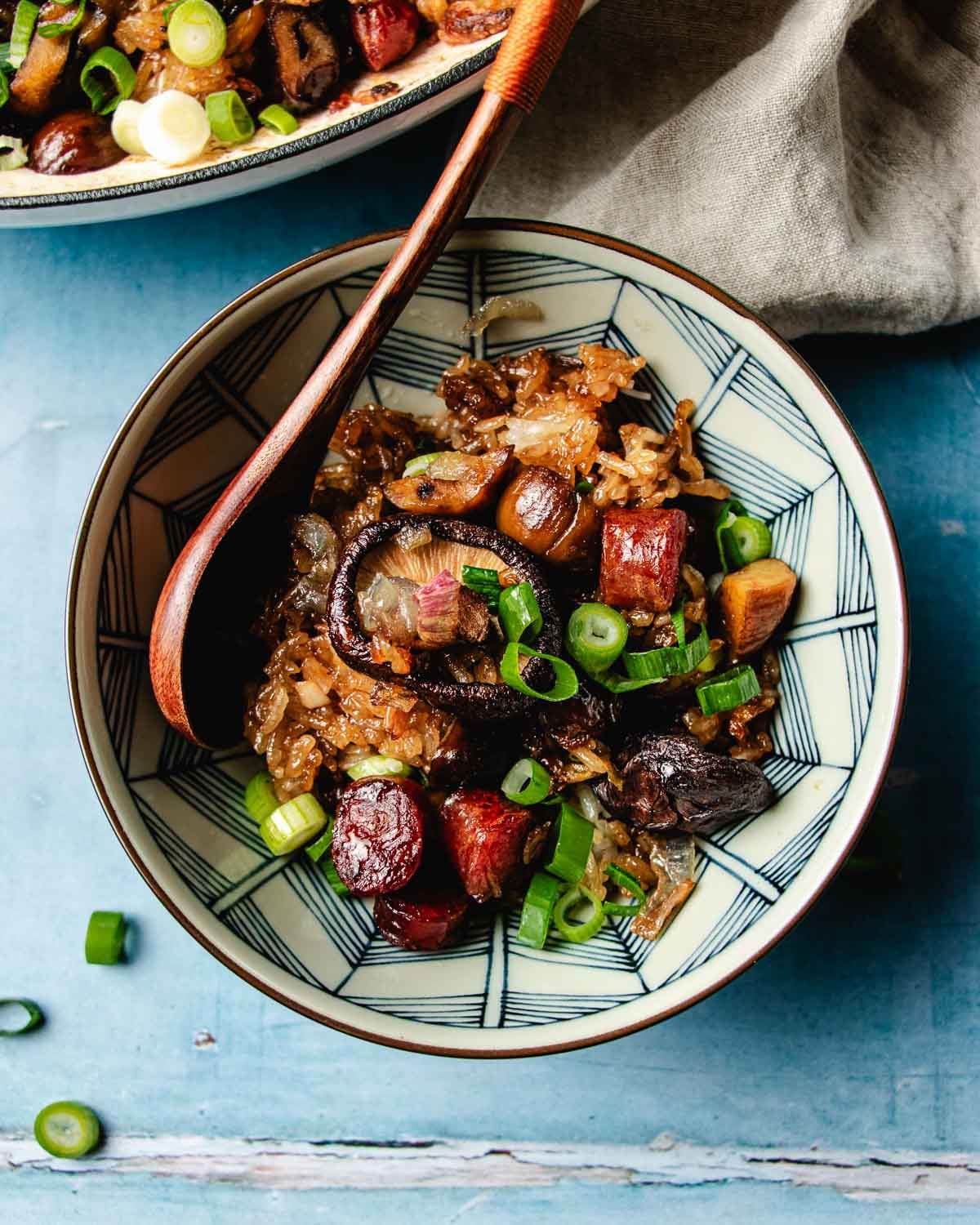 An overhead image shows crispy sticky rice stuffing served in individual bowls.